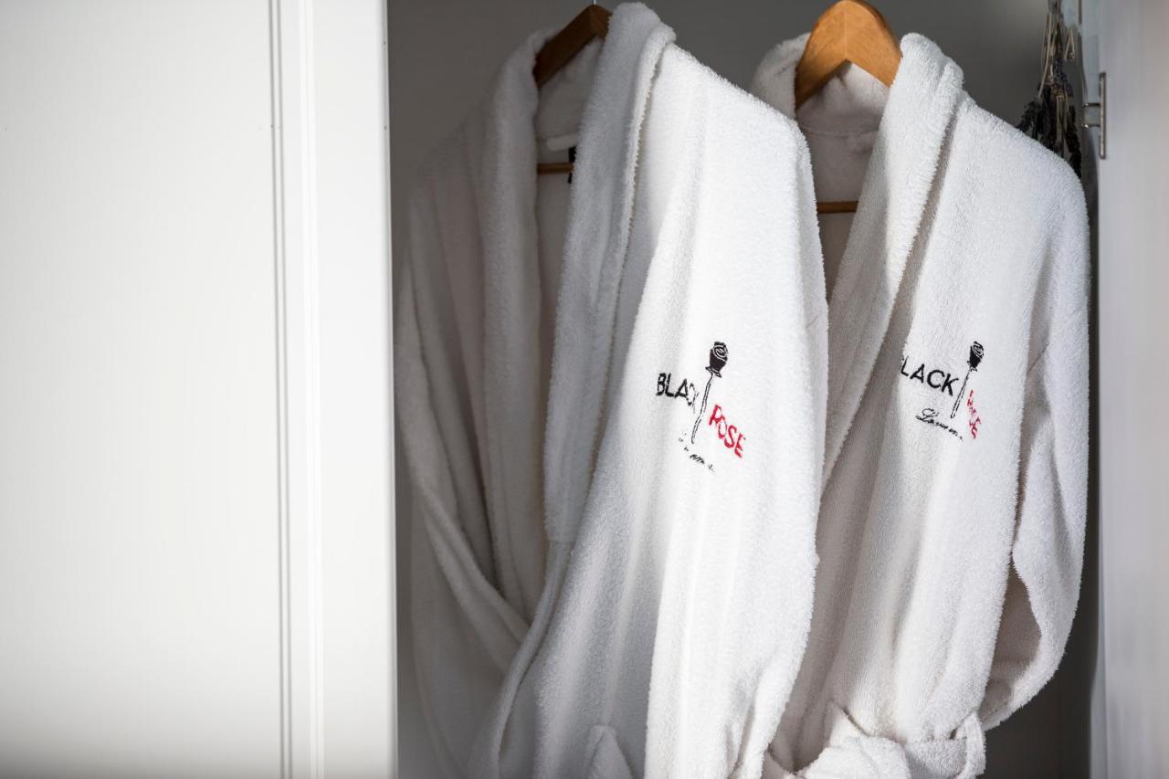 Black Rose Beach Suites 페리사 외부 사진